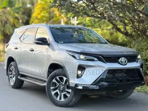 Toyota Fortuner 2023 Gray
