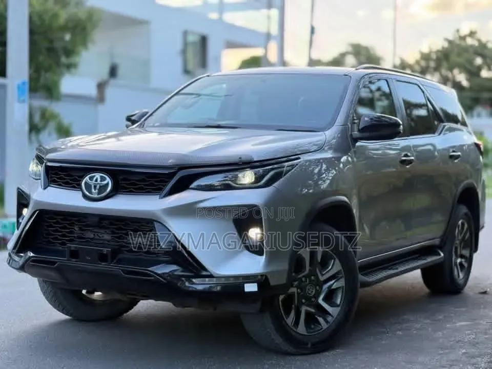Toyota Fortuner 2023 Gray