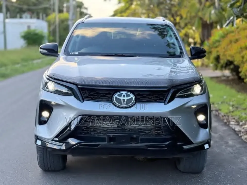 Toyota Fortuner 2023 Gray