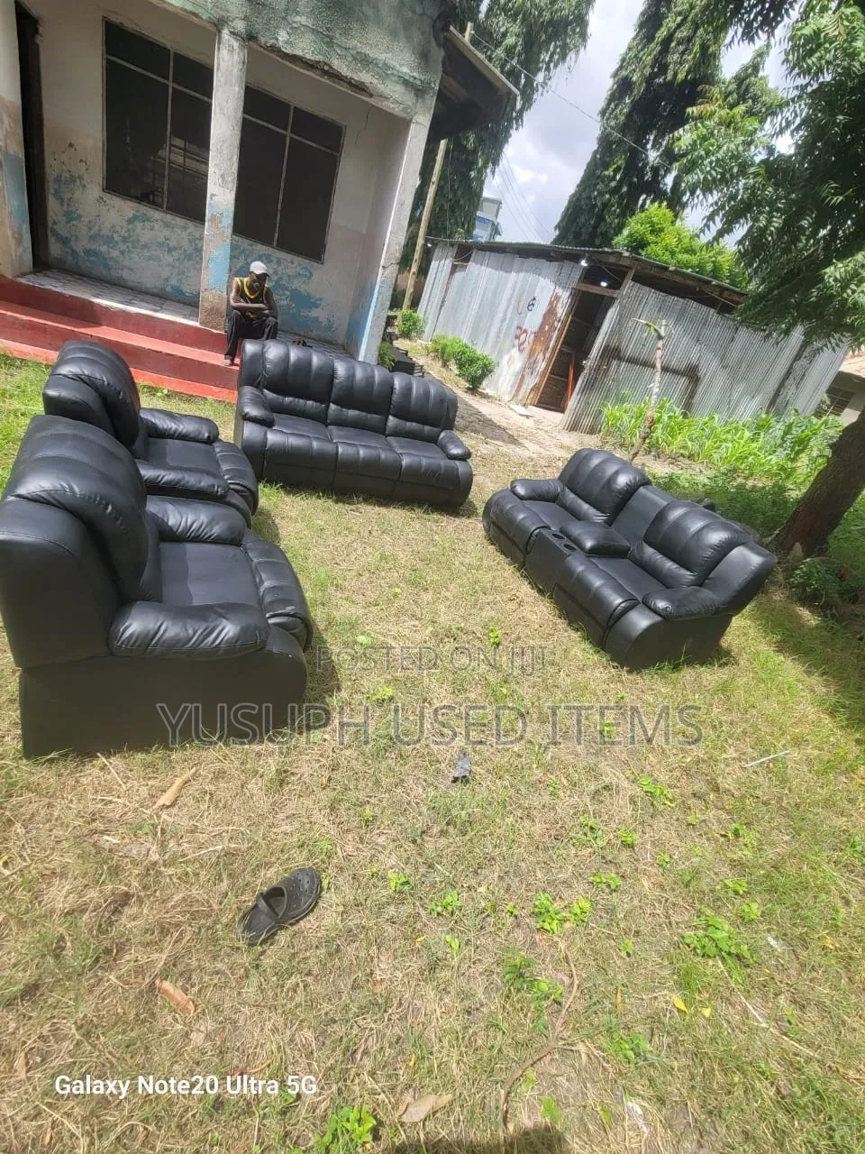 Recliner Nyeusi // 3:2:1:1 // in Fiber // in Spring //