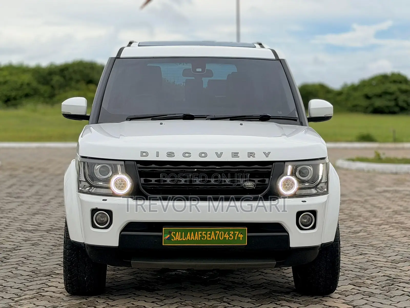 Land Rover Discovery 2014 White