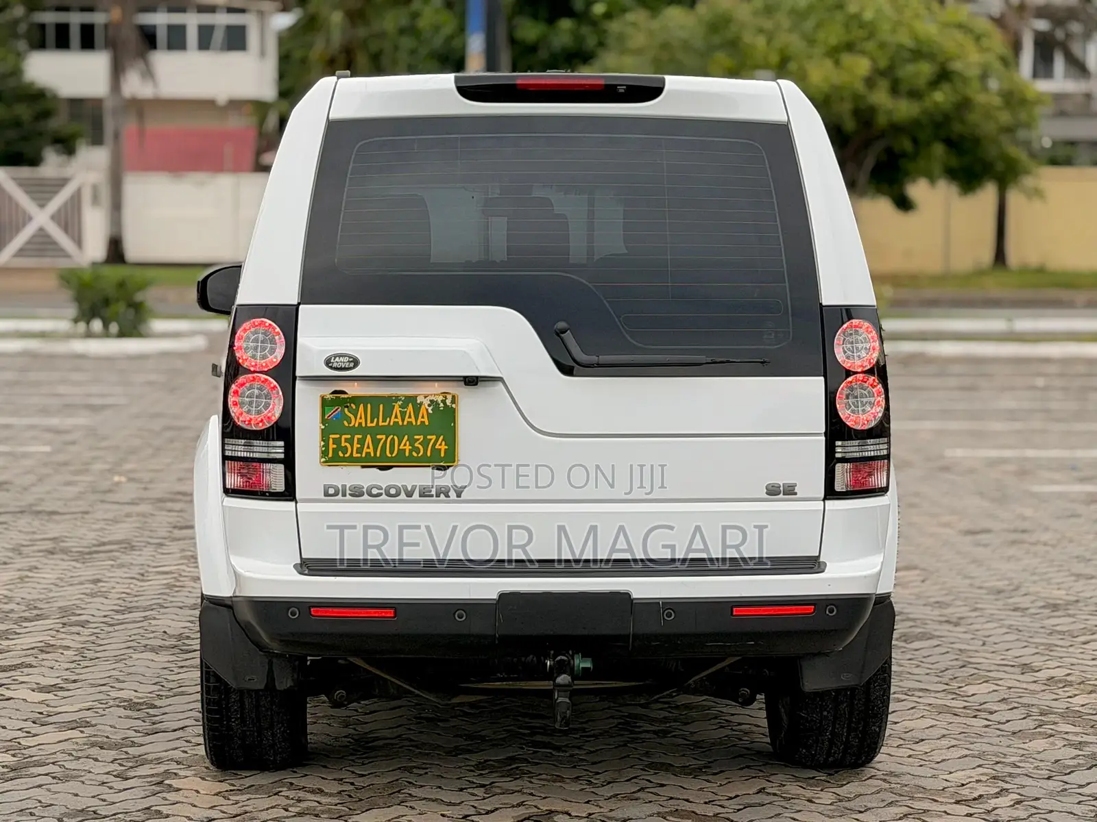 Land Rover Discovery 2014 White