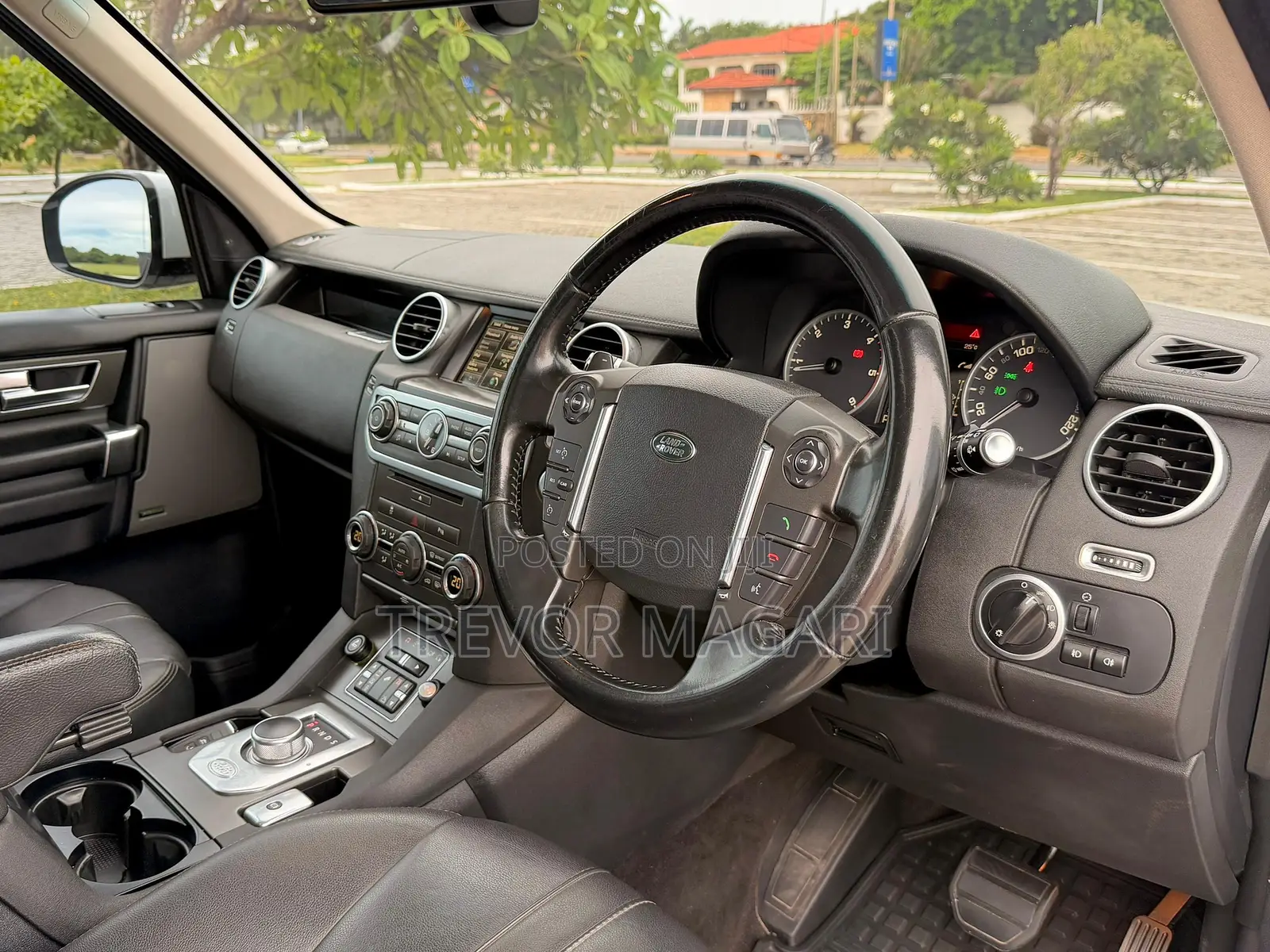Land Rover Discovery 2014 White