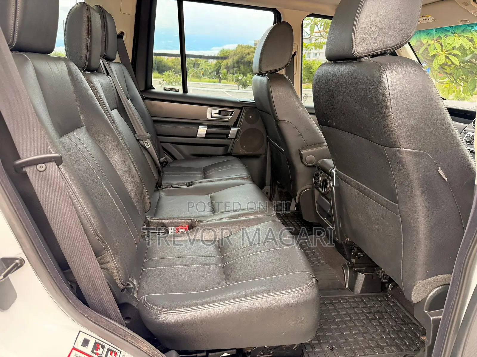 Land Rover Discovery 2014 White