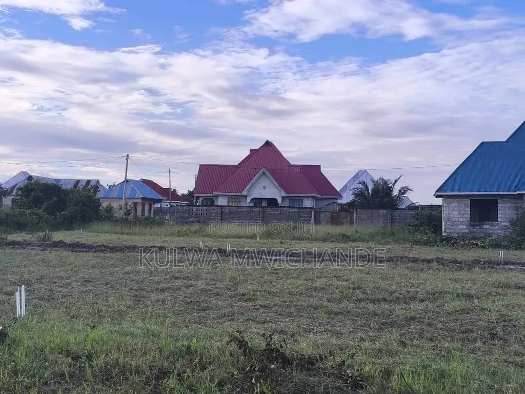 Kiwanja Kinauzwa Dege Magorofani