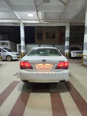 Toyota Crown 2009 White