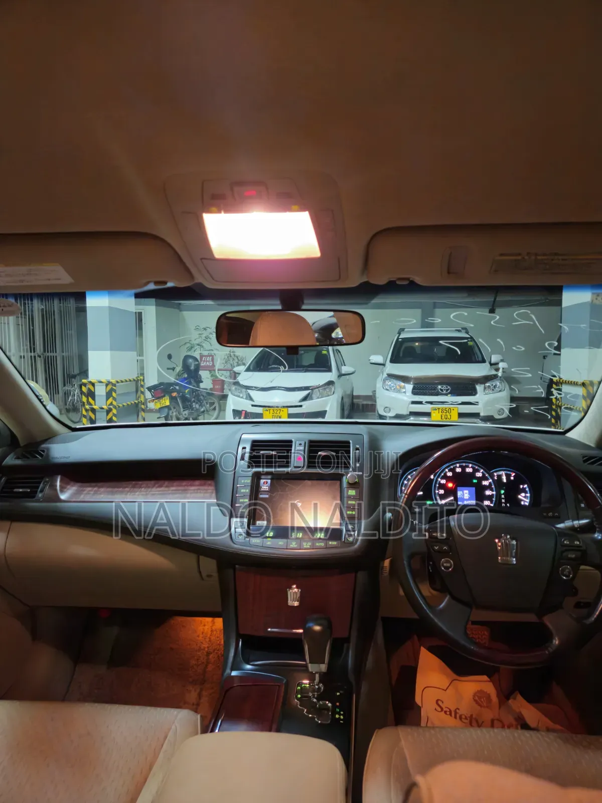Toyota Crown 2009 White
