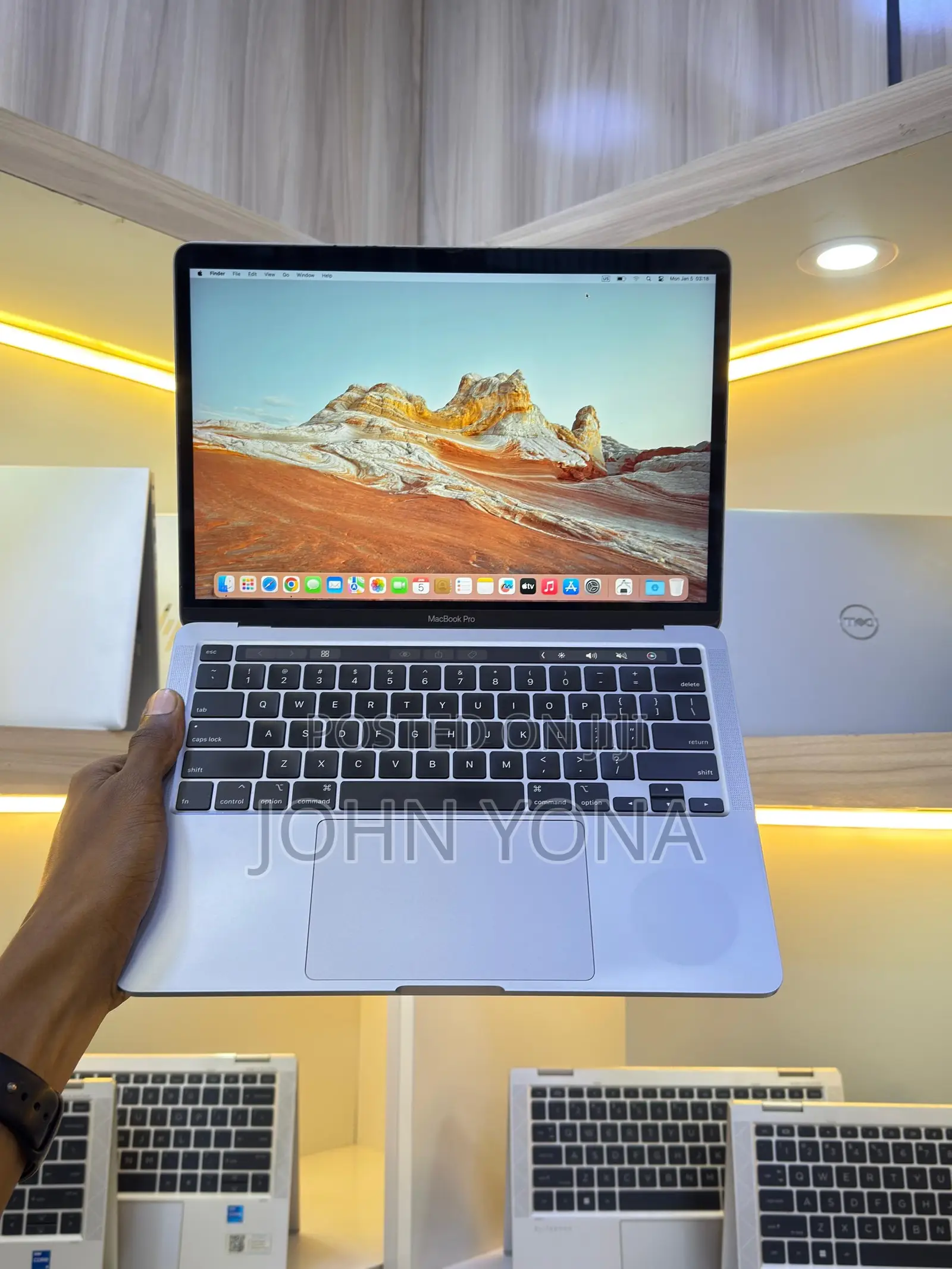 New Laptop Apple MacBook Pro 2020 16GB Intel Core i5 SSD 512GB