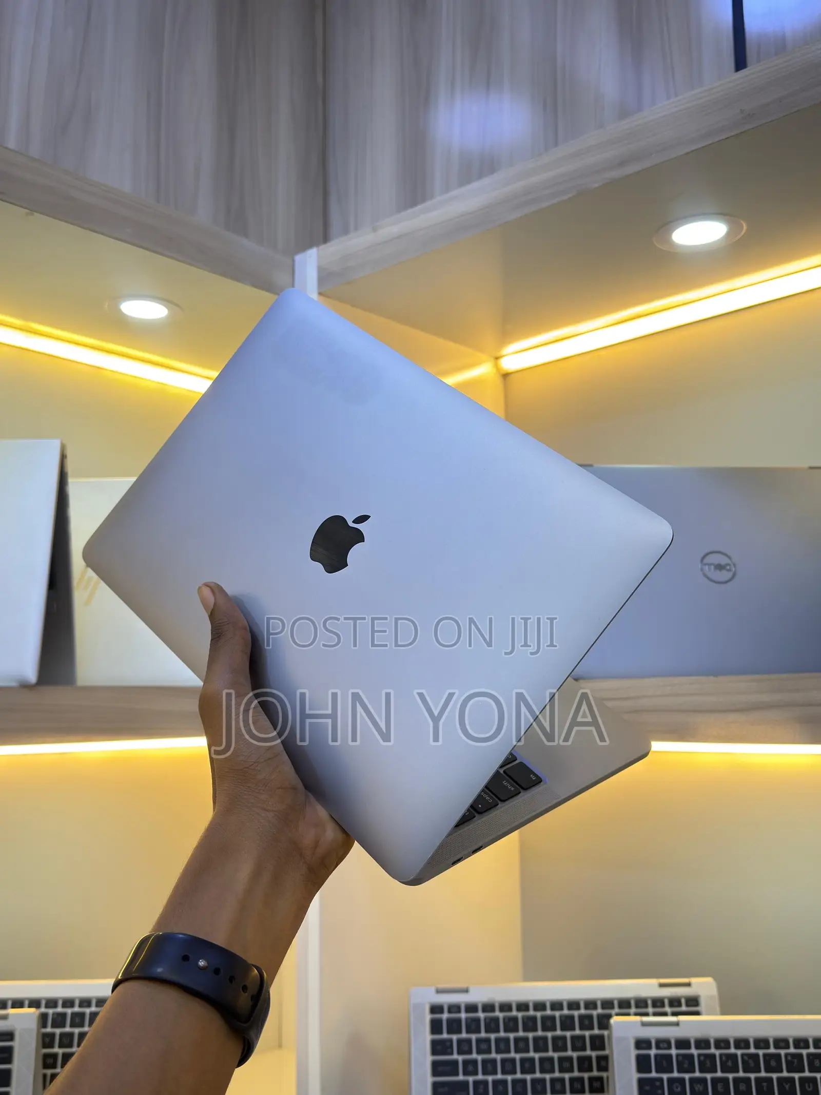 New Laptop Apple MacBook Pro 2020 16GB Intel Core i5 SSD 512GB