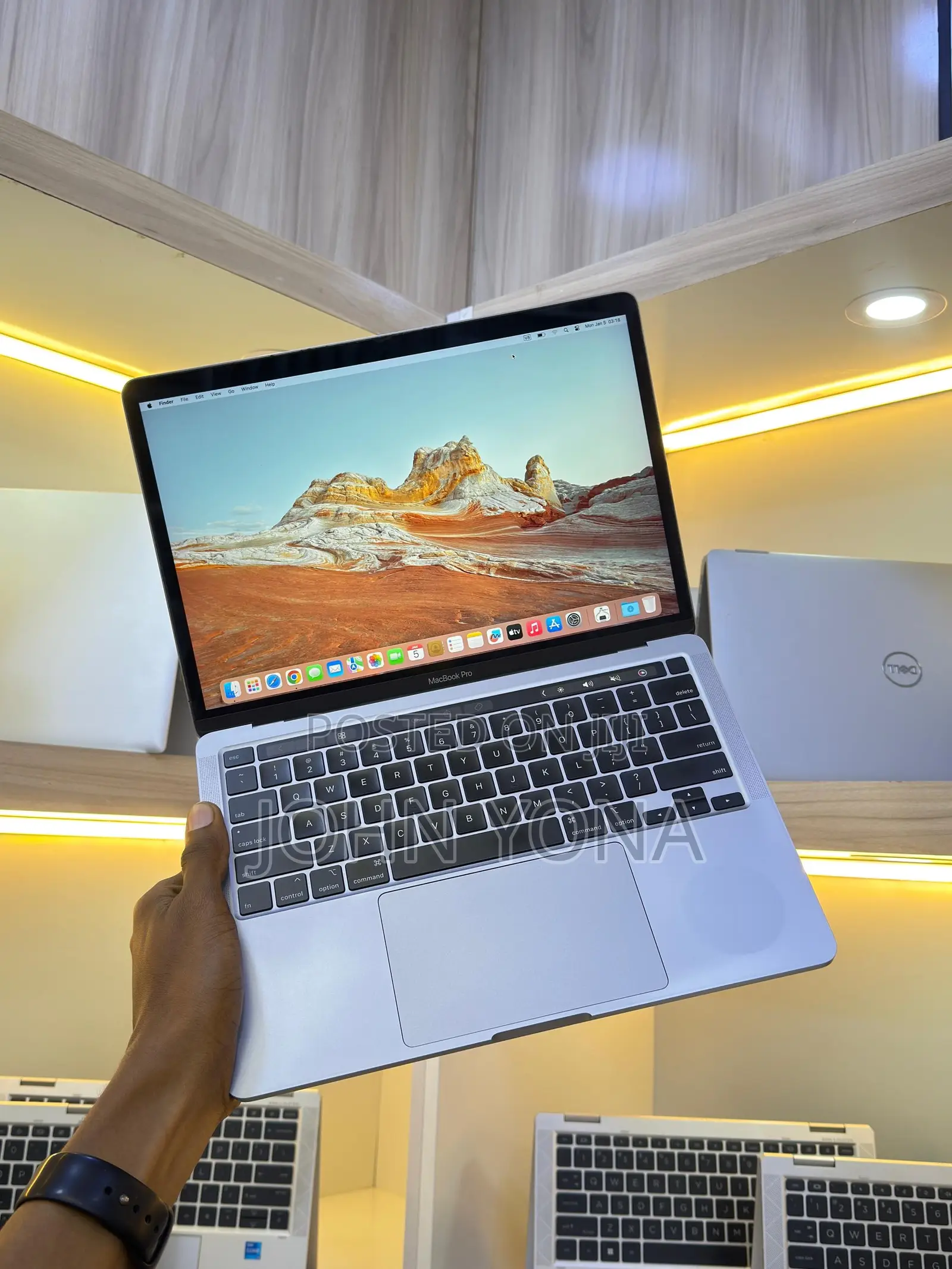 New Laptop Apple MacBook Pro 2020 16GB Intel Core i5 SSD 512GB