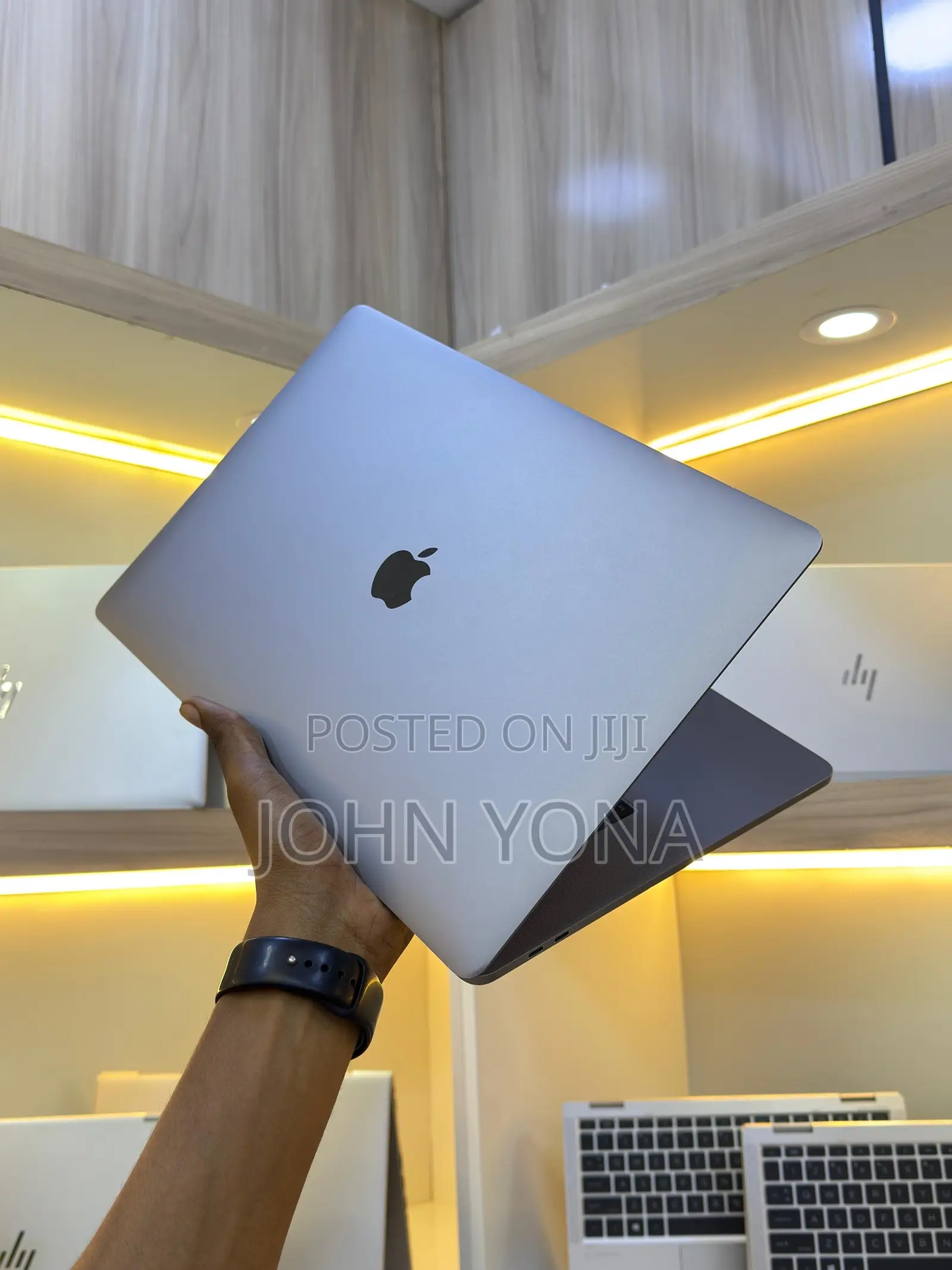 New Laptop Apple MacBook Pro 2017 16GB Intel Core i7 SSD 512GB