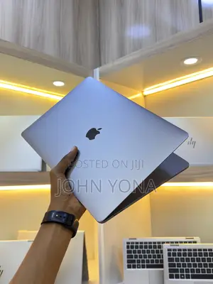 New Laptop Apple MacBook Pro 2017 16GB Intel Core i7 SSD 512GB