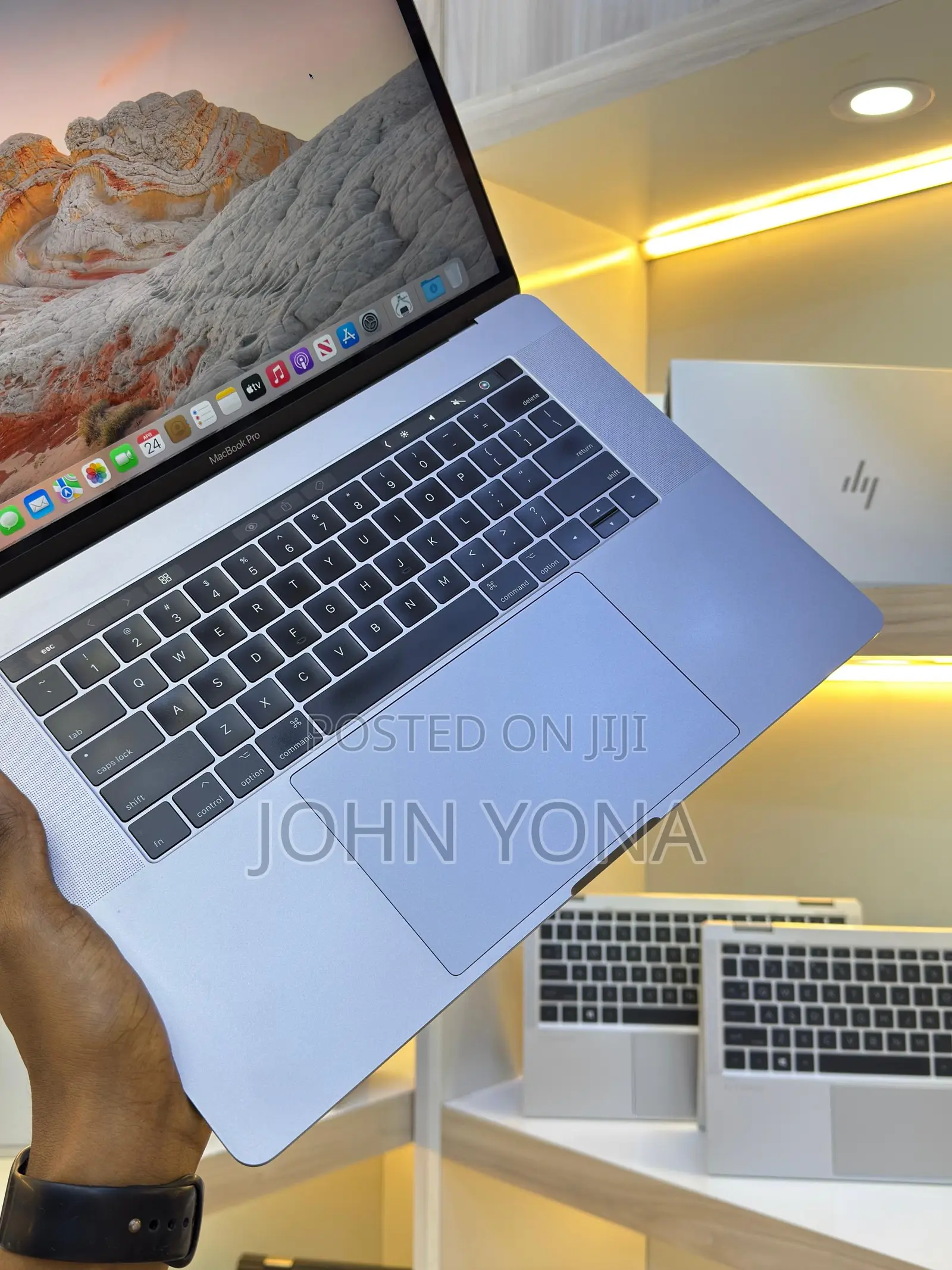 New Laptop Apple MacBook Pro 2017 16GB Intel Core i7 SSD 512GB