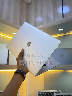 Laptop Apple MacBook Pro 2017 16GB Intel Core i7 SSD 512GB