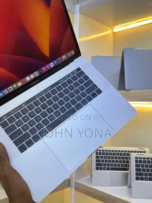 Laptop Apple MacBook Pro 2017 16GB Intel Core i7 SSD 512GB