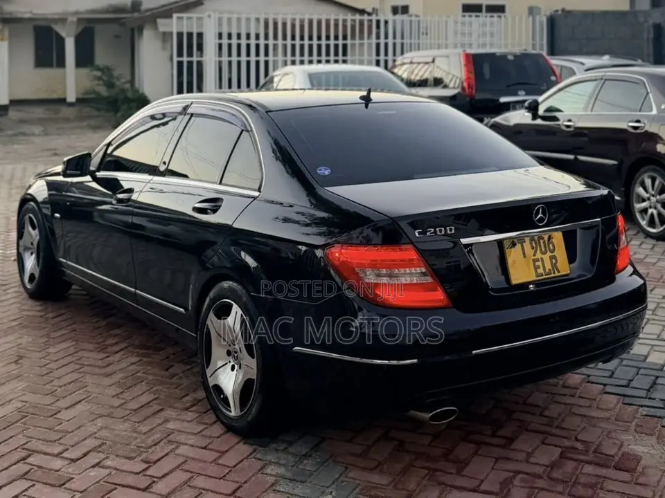 Mercedes-Benz C200 2012 Black