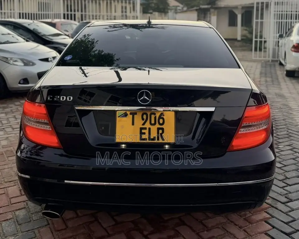 Mercedes-Benz C200 2012 Black