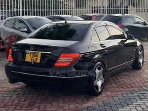 Mercedes-Benz C200 2012 Black