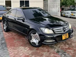 Mercedes-Benz C200 2012 Black
