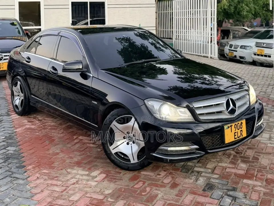 Mercedes-Benz C200 2012 Black