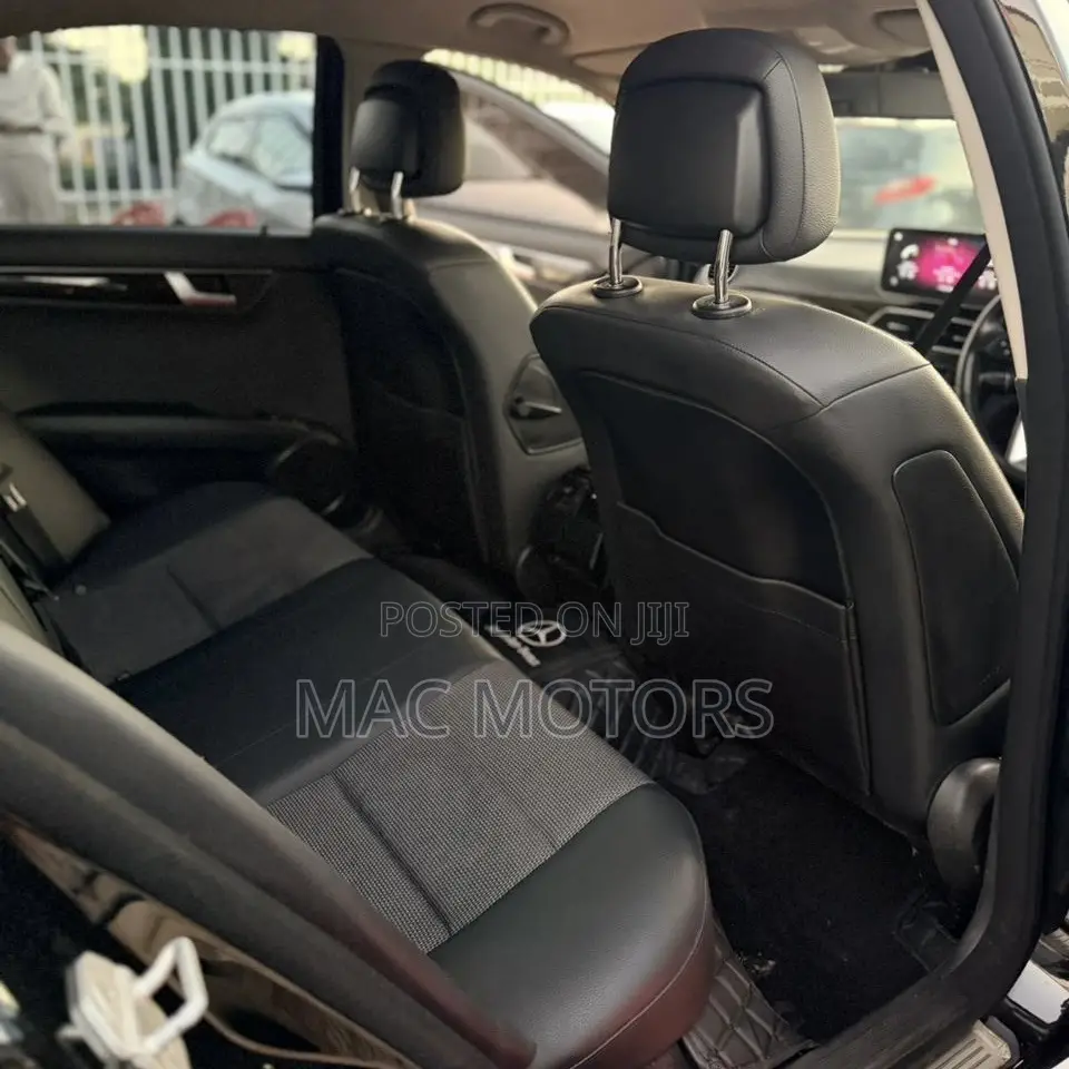 Mercedes-Benz C200 2012 Black