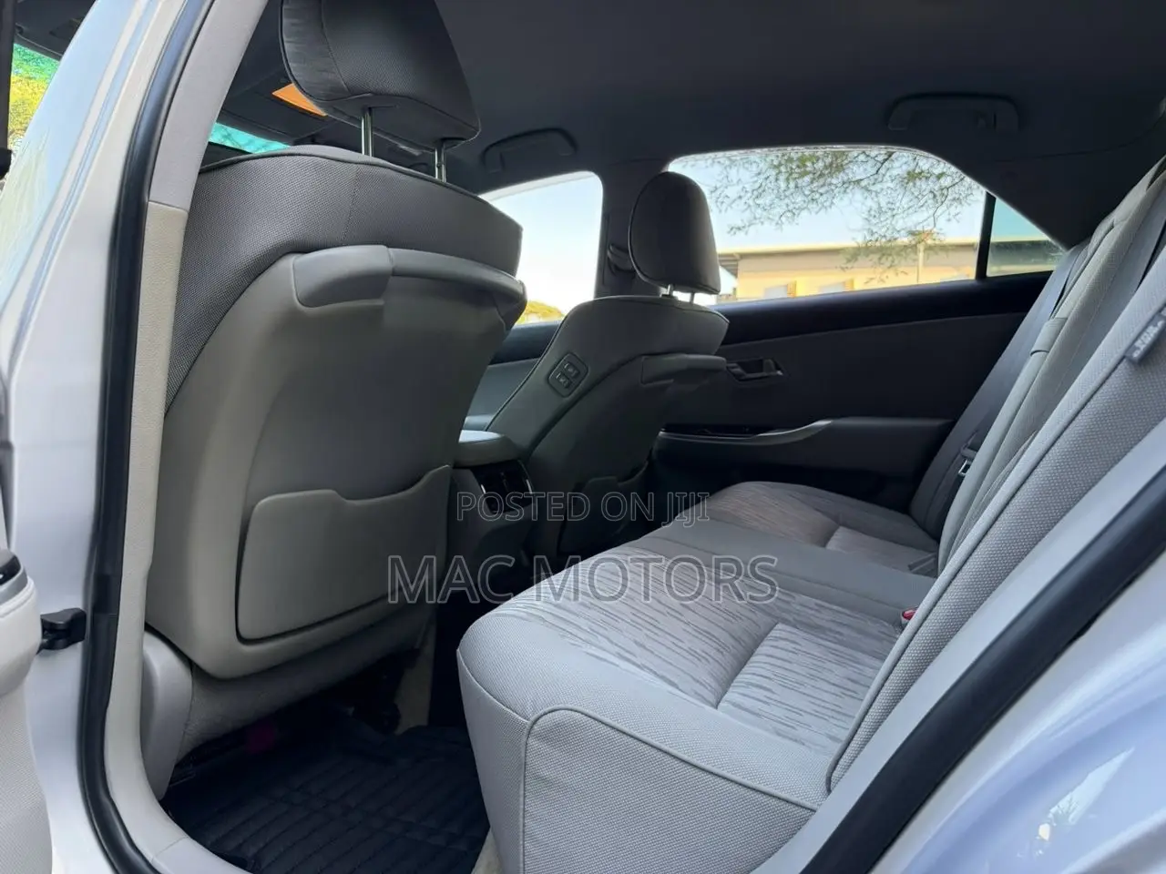 Toyota Crown 2010 Silver