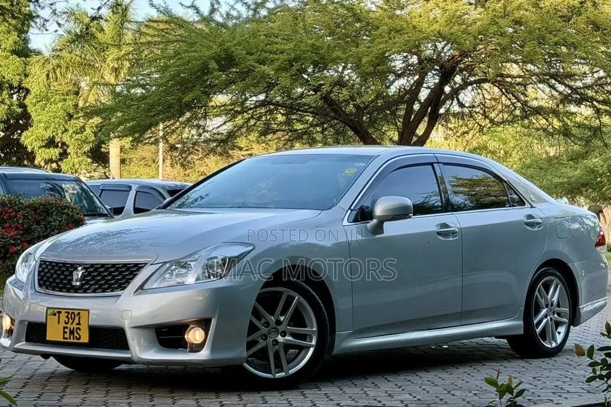 Toyota Crown 2010 Silver