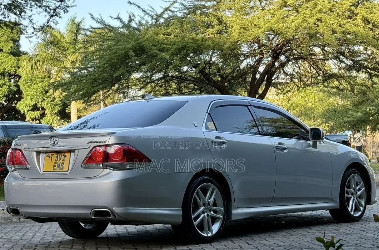 Toyota Crown 2010 Silver