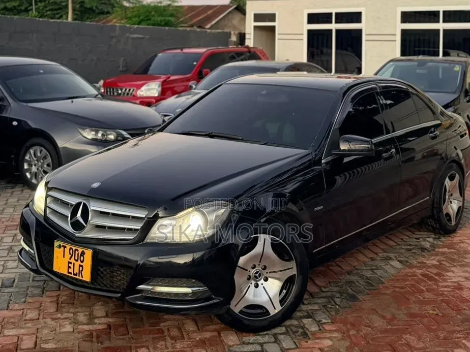 Mercedes-Benz C200 2020 Black