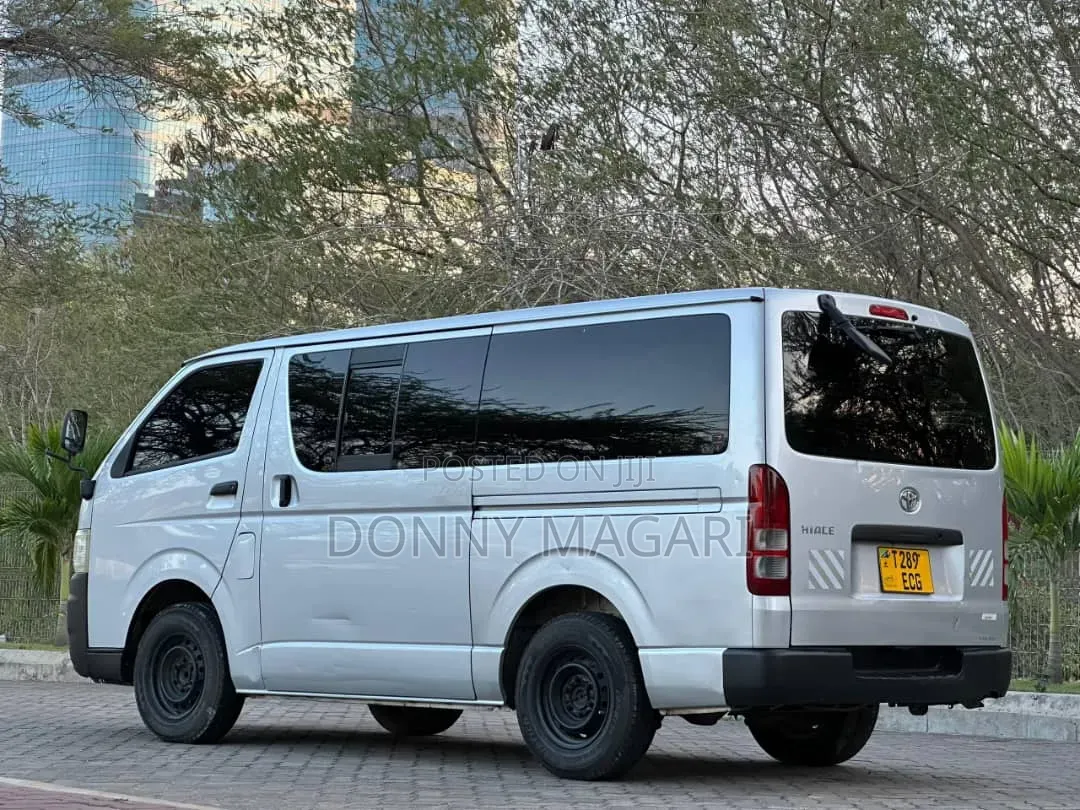Toyota HiAce 2006 Silver