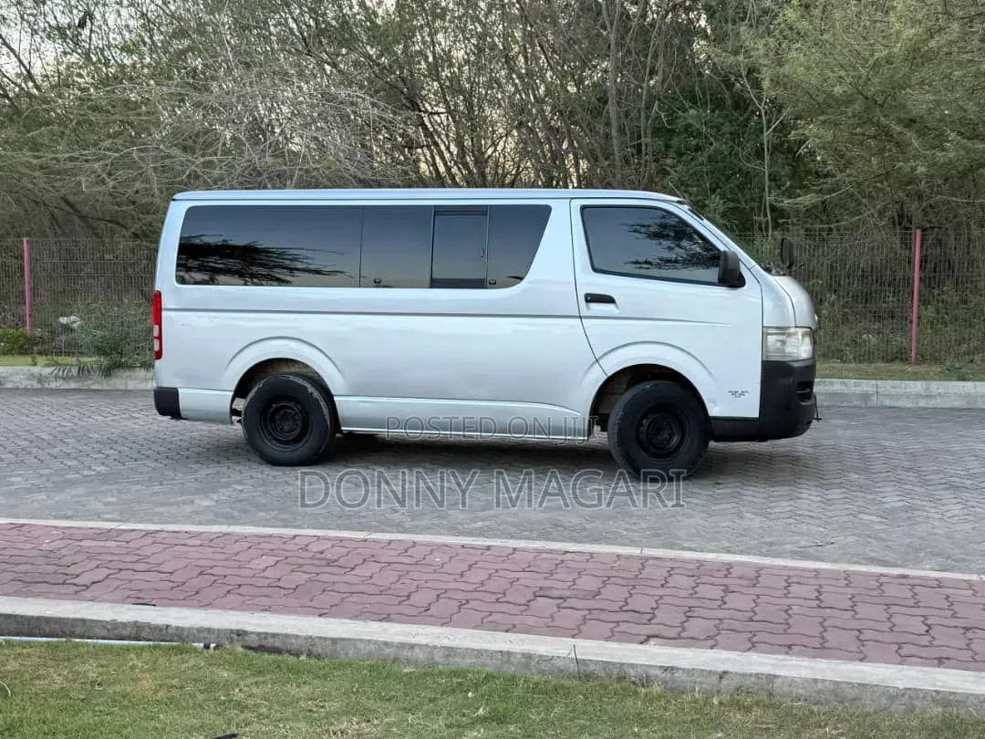 Toyota HiAce 2006 Silver