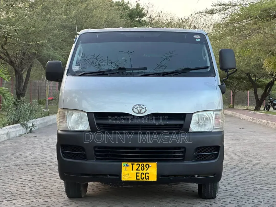Toyota HiAce 2006 Silver