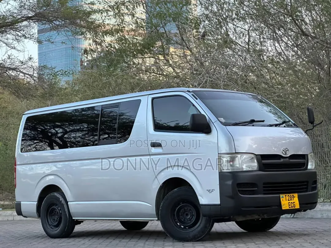 Toyota HiAce 2006 Silver