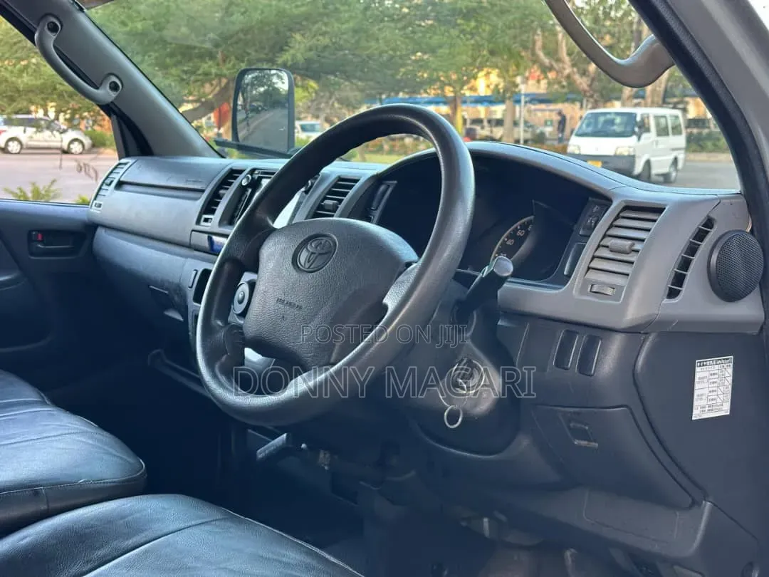Toyota HiAce 2006 Silver