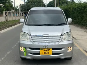 Toyota Noah 2003 Silver