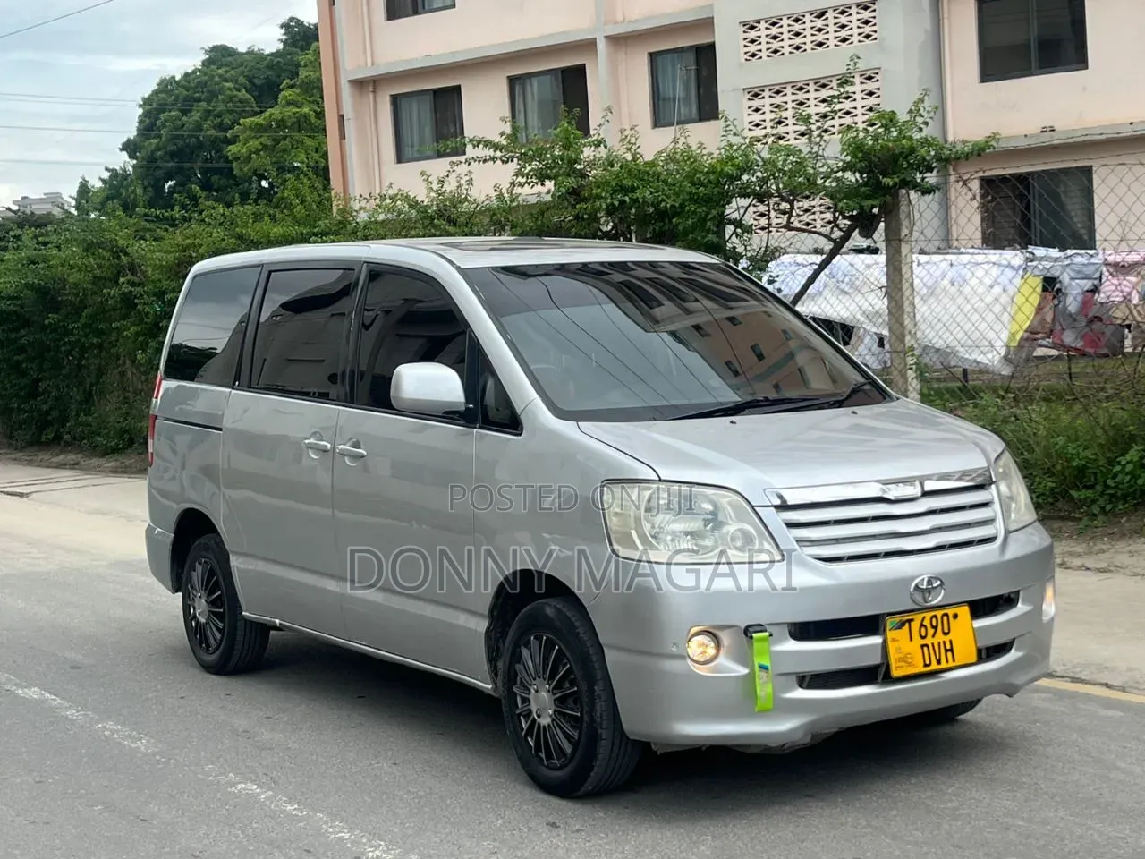 Toyota Noah 2003 Silver