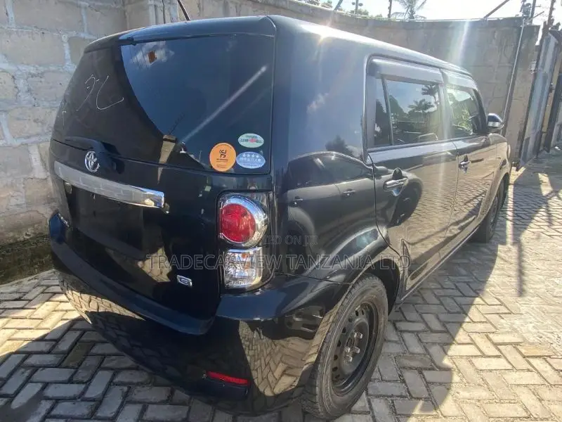 Toyota Corolla Rumion 2010 Black