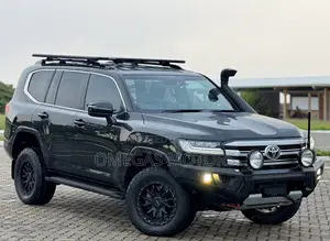 Toyota Land Cruiser LC300 2024 Black