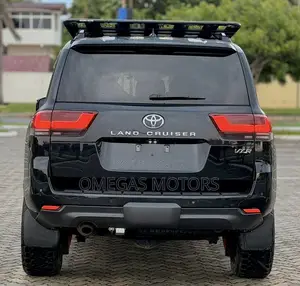 Toyota Land Cruiser LC300 2024 Black