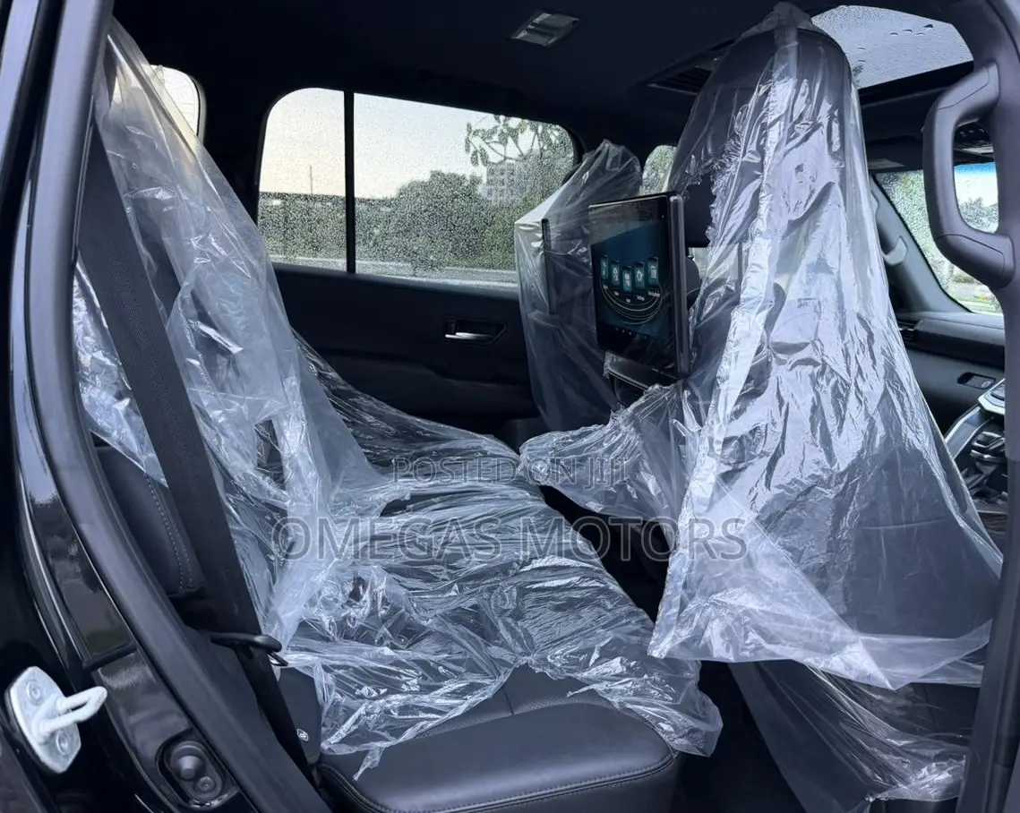 Toyota Land Cruiser LC300 2024 Black