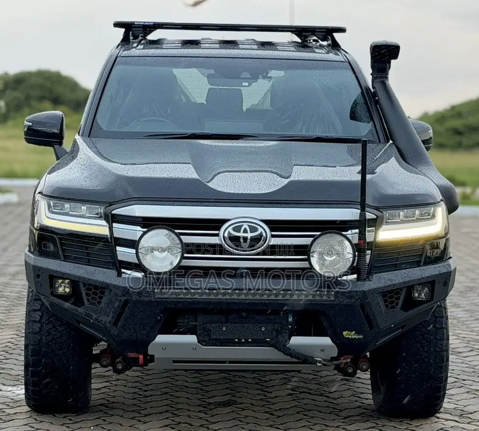 Toyota Land Cruiser LC300 2024 Black
