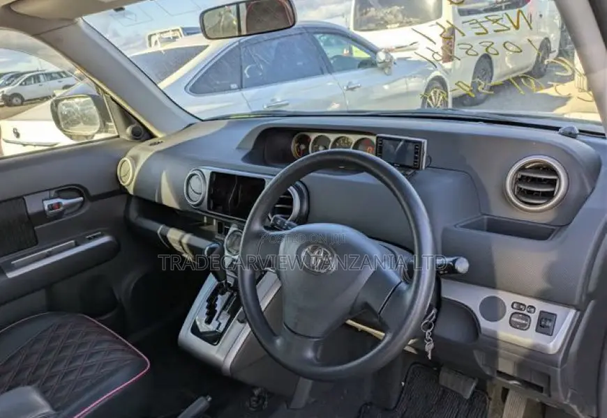 Toyota Corolla Rumion 2010 Black