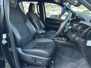 Toyota Hilux 2024 Black