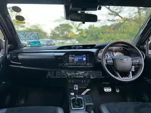 Toyota Hilux 2024 Black