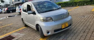 Toyota Porte 2004 Silver