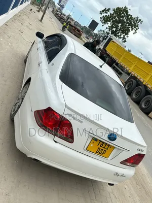 Toyota Crown 2006 White