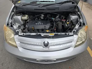Toyota IST 2004 Silver