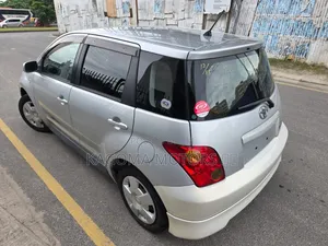 Toyota IST 2004 Silver