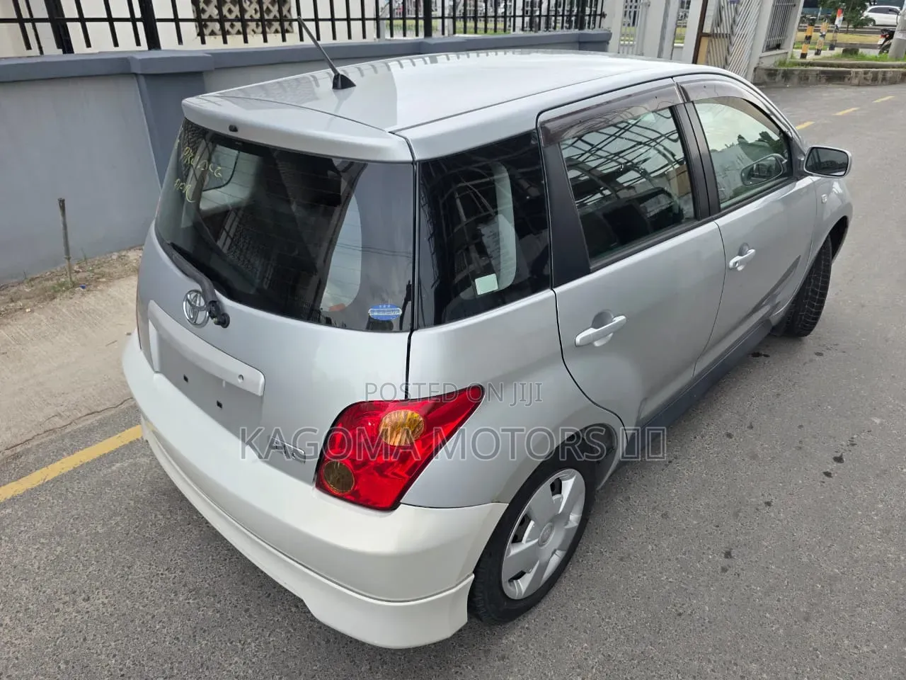 Toyota IST 2004 Silver