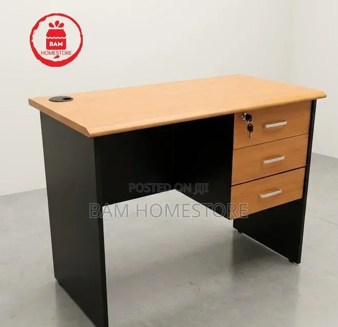 Executive Modern Office Desk With Lockable Drawers /Study Table 90 Cm